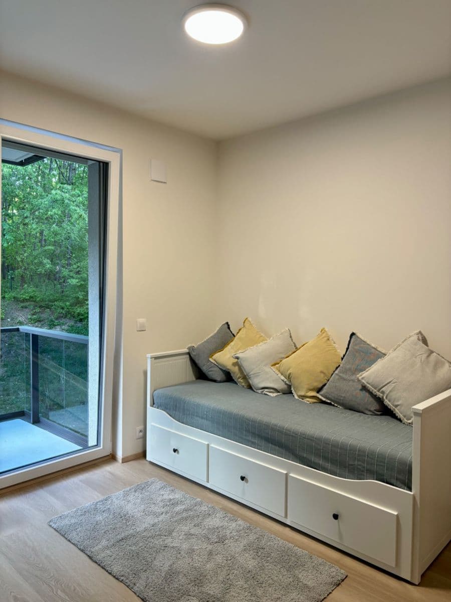 Prenájom bytu 1-izbový 33 m², Nurmiho, Praha, Praha Prenájom bytu 1-izbový 33 m², Nurmiho, Praha, Praha