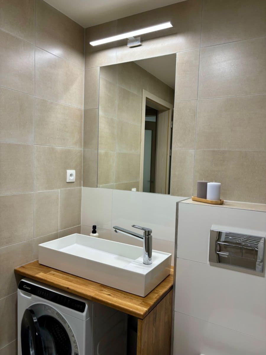 Prenájom bytu 1-izbový 33 m², Nurmiho, Praha, Praha Prenájom bytu 1-izbový 33 m², Nurmiho, Praha, Praha