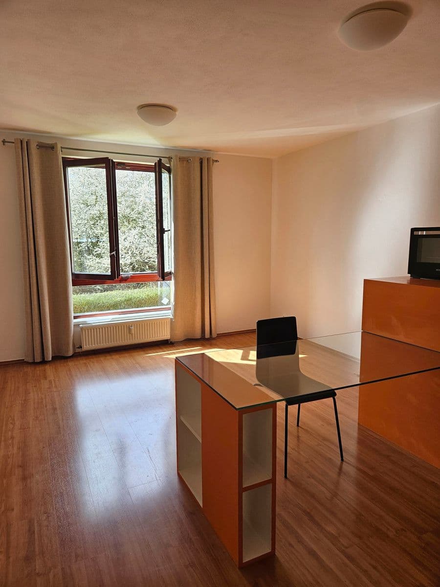 Prenájom bytu 1-izbový 31 m², Jaroslava Foglara, Praha, Praha Prenájom bytu 1-izbový 31 m², Jaroslava Foglara, Praha, Praha