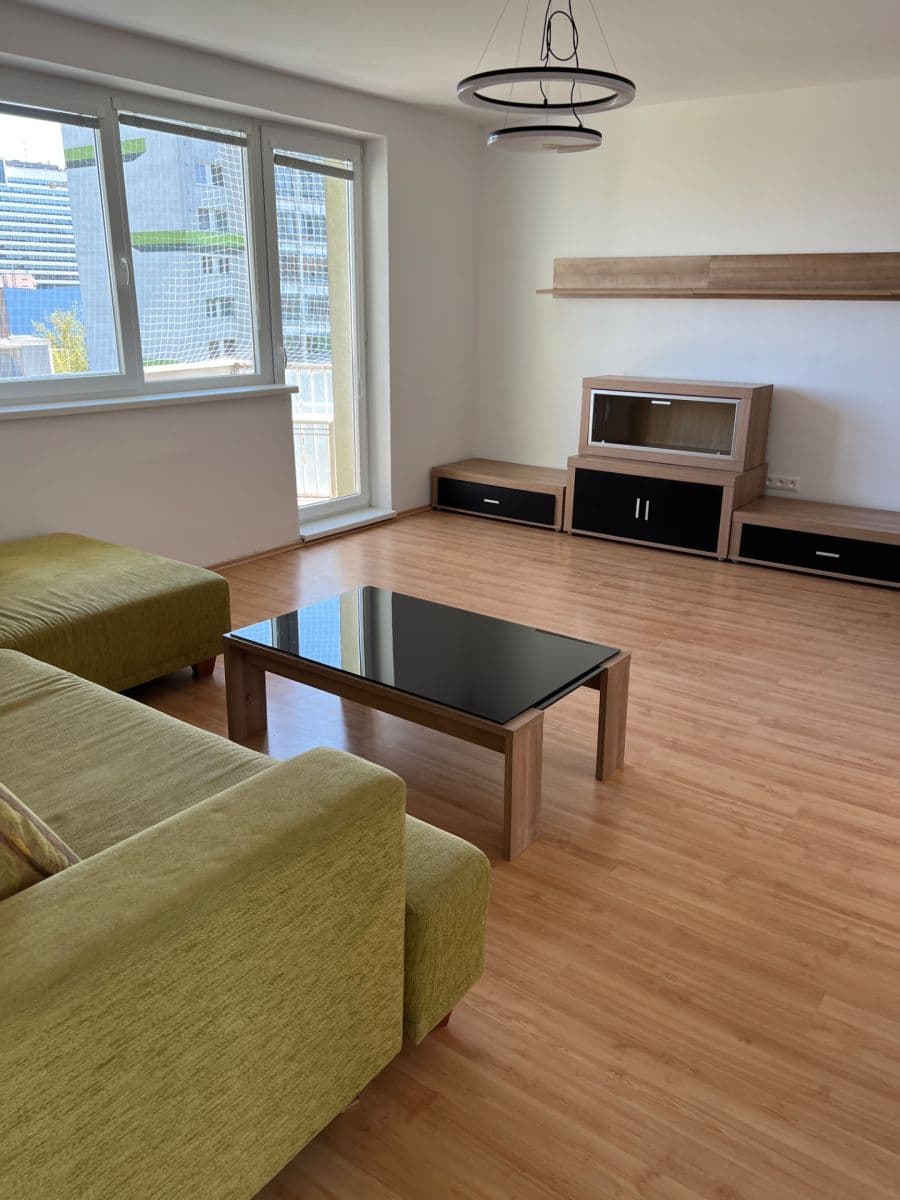 Prenájom bytu 3-izbový 65 m², Ružová dolina, Ružinov, Bratislavský kraj Prenájom bytu 3-izbový 65 m², Ružová dolina, Ružinov, Bratislavský kraj