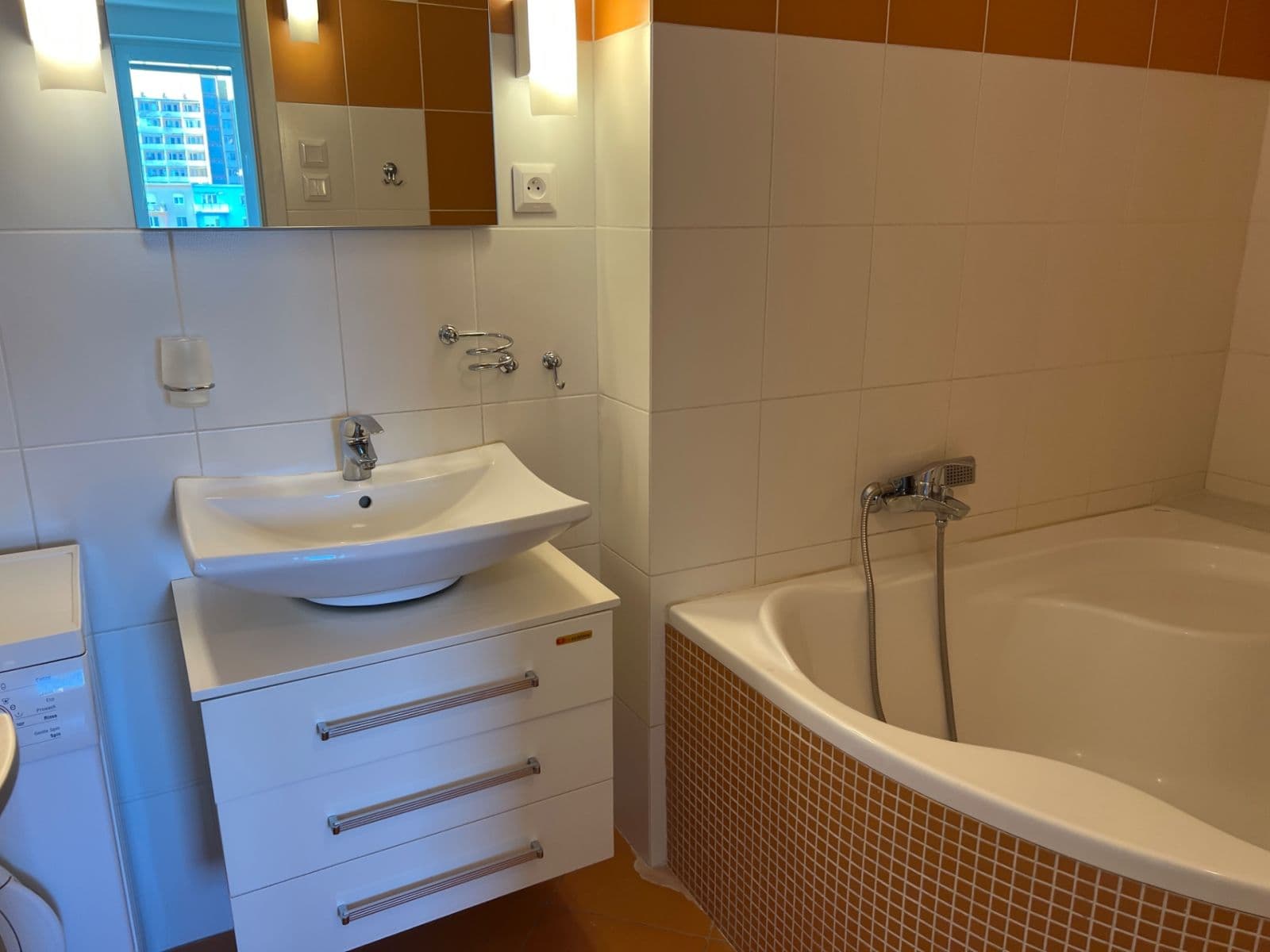 Prenájom bytu 3-izbový 65 m², Ružová dolina, Ružinov, Bratislavský kraj Prenájom bytu 3-izbový 65 m², Ružová dolina, Ružinov, Bratislavský kraj