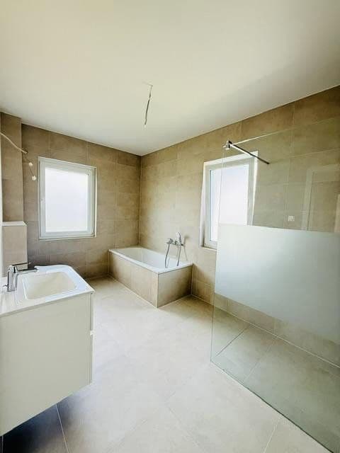 Prenájom domu 154 m², pozemek 430 m², Berlin, Berlín Prenájom domu 154 m², pozemek 430 m², Berlin, Berlín