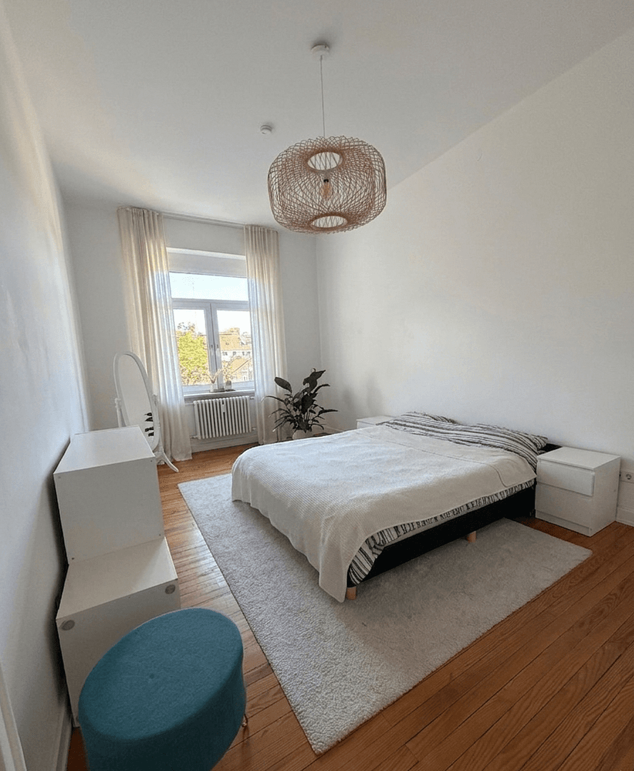 Prenájom bytu 4-izbový 140 m², Saarbrücken, Sársko Prenájom bytu 4-izbový 140 m², Saarbrücken, Sársko