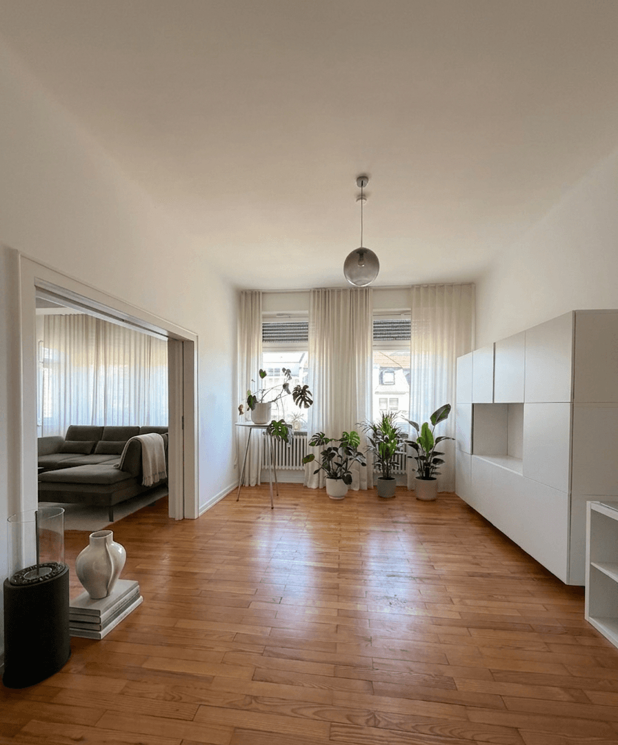 Prenájom bytu 4-izbový 140 m², Saarbrücken, Sársko Prenájom bytu 4-izbový 140 m², Saarbrücken, Sársko