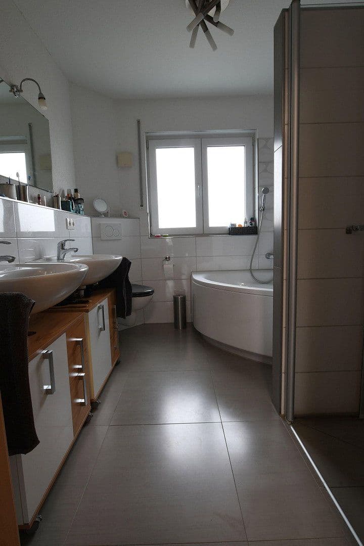 Prenájom bytu 4-izbový 140 m², Pfaffenhofener Straße 10, Heilbronn-Böckingen, Bádensko-Wurttembersko Prenájom bytu 4-izbový 140 m², Pfaffenhofener Straße 10, Heilbronn-Böckingen, Bádensko-Wurttembersko