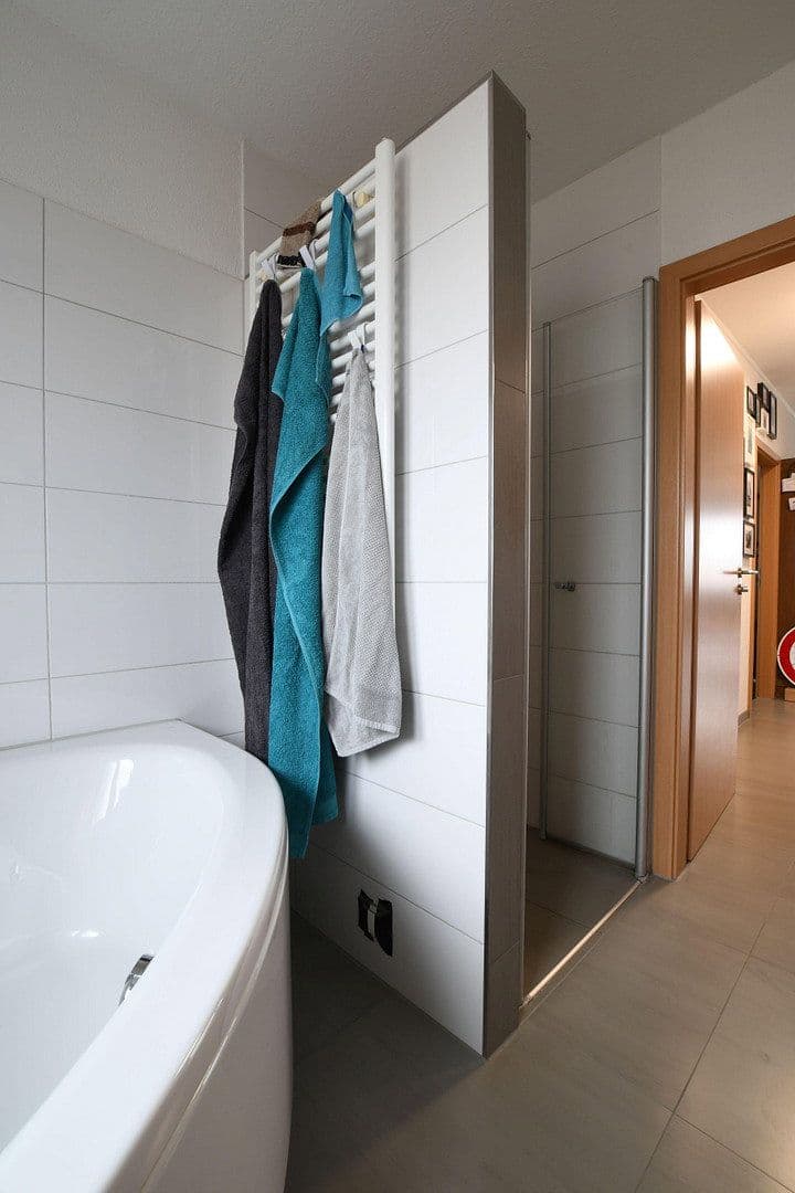 Prenájom bytu 4-izbový 140 m², Pfaffenhofener Straße 10, Heilbronn-Böckingen, Bádensko-Wurttembersko Prenájom bytu 4-izbový 140 m², Pfaffenhofener Straße 10, Heilbronn-Böckingen, Bádensko-Wurttembersko