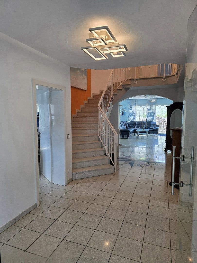 Predaj domu 310 m², pozemek 743 m², Rodenbach, Hesensko Predaj domu 310 m², pozemek 743 m², Rodenbach, Hesensko