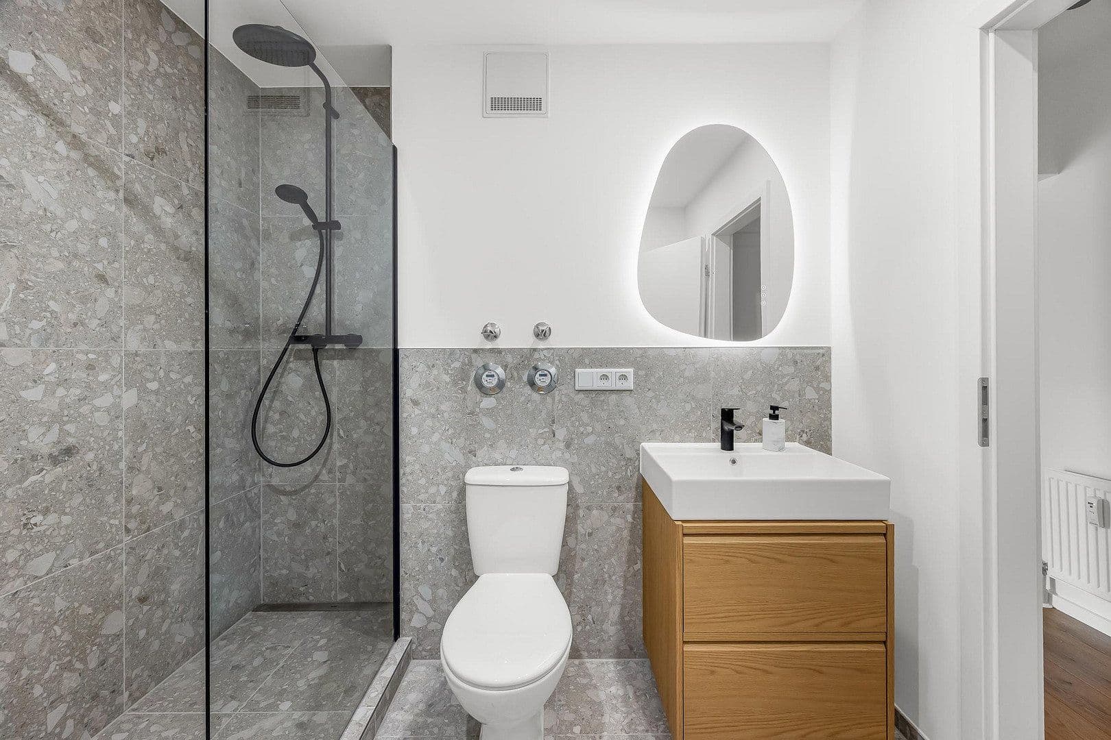 Predaj bytu 4-izbový 81 m², München, Bavorsko Predaj bytu 4-izbový 81 m², München, Bavorsko