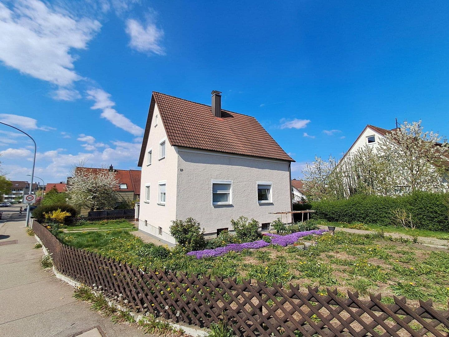 Predaj domu 120 m², pozemek 560 m², Leipheimer Straße 89, Neu-Ulm, Bavorsko Predaj domu 120 m², pozemek 560 m², Leipheimer Straße 89, Neu-Ulm, Bavorsko