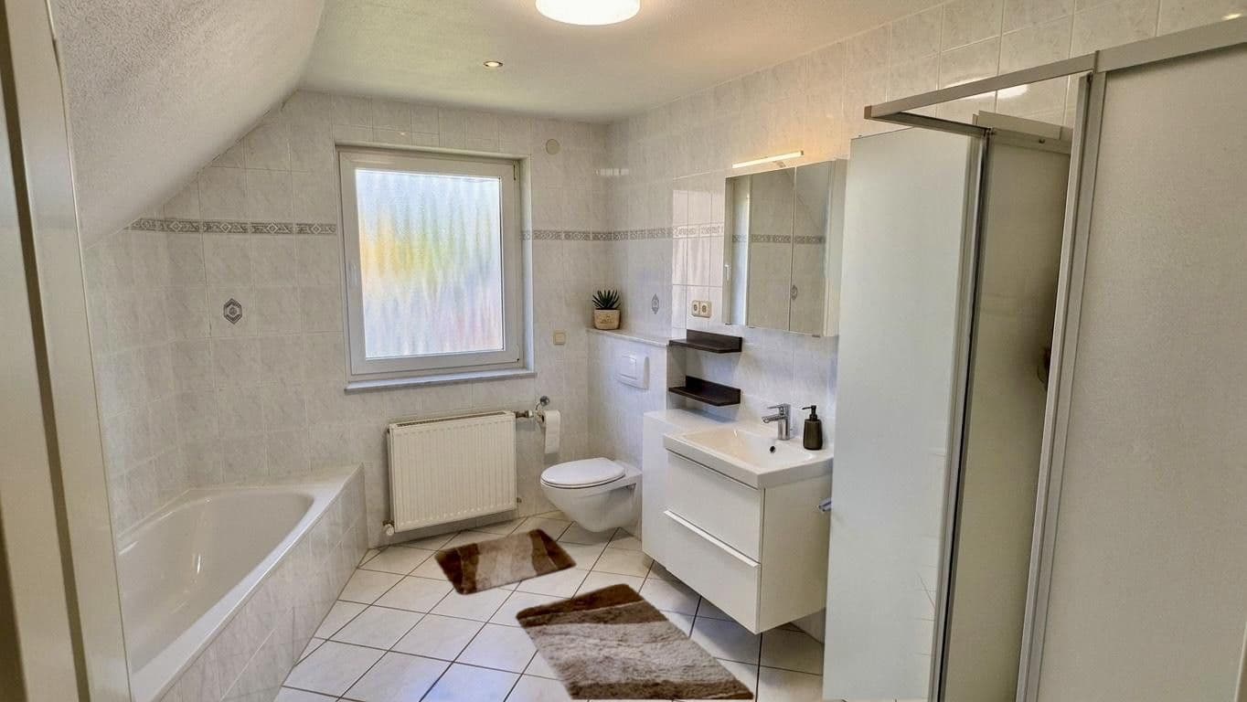 Predaj domu 140 m², pozemek 306 m², Achim, Dolné Sasko Predaj domu 140 m², pozemek 306 m², Achim, Dolné Sasko