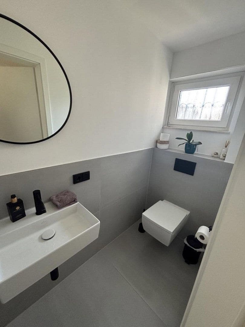 Prenájom bytu 5-izbový 166 m², Neu-Anspach, Hesensko Prenájom bytu 5-izbový 166 m², Neu-Anspach, Hesensko