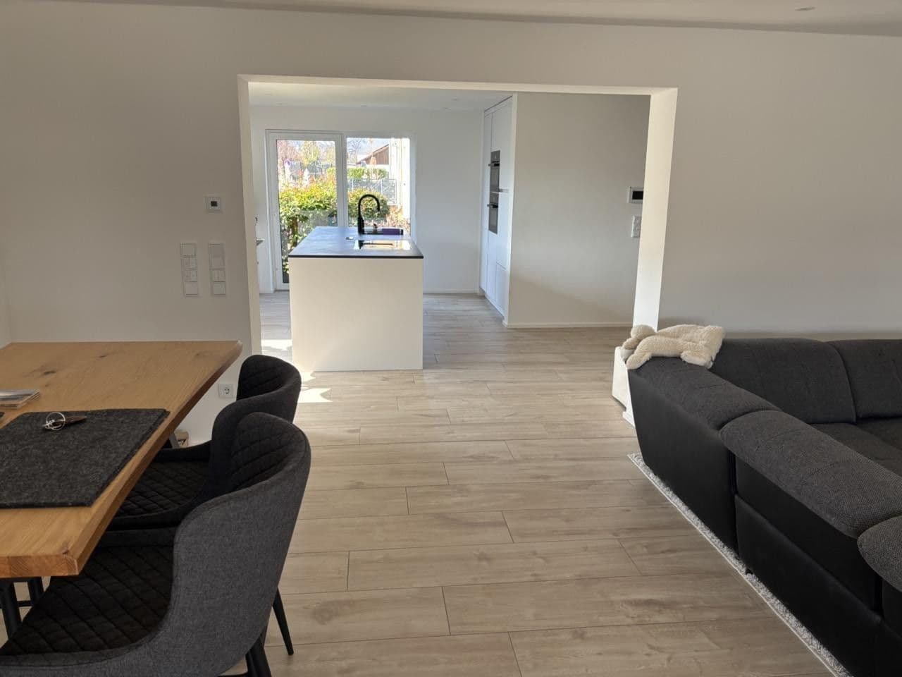 Prenájom bytu 5-izbový 166 m², Neu-Anspach, Hesensko Prenájom bytu 5-izbový 166 m², Neu-Anspach, Hesensko