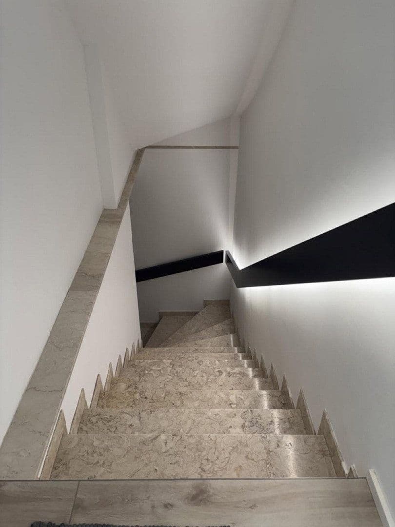 Prenájom bytu 5-izbový 166 m², Neu-Anspach, Hesensko Prenájom bytu 5-izbový 166 m², Neu-Anspach, Hesensko