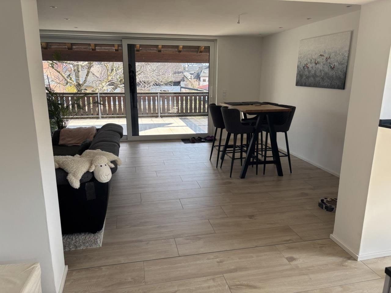 Prenájom bytu 5-izbový 166 m², Neu-Anspach, Hesensko Prenájom bytu 5-izbový 166 m², Neu-Anspach, Hesensko