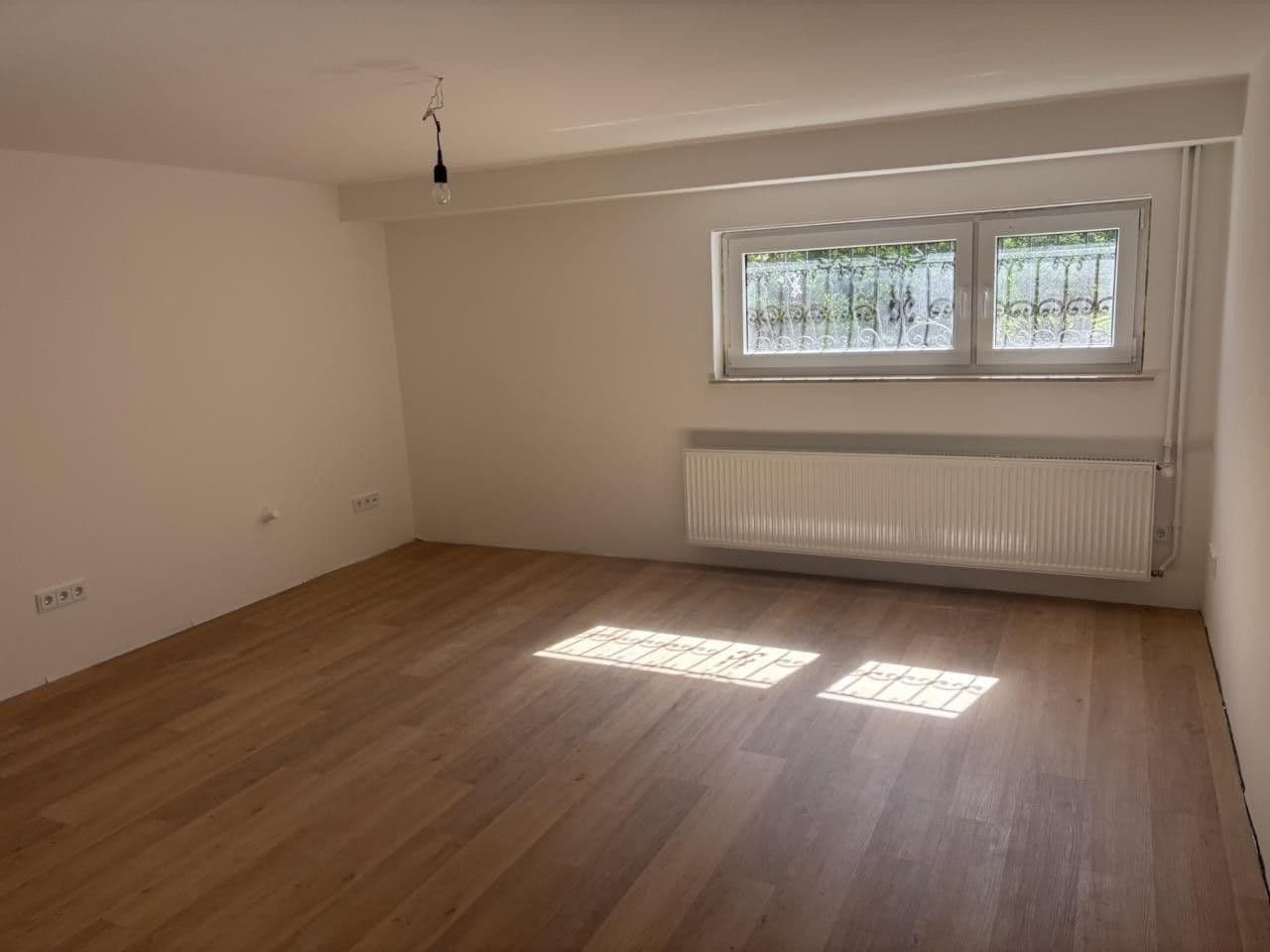 Prenájom bytu 5-izbový 166 m², Neu-Anspach, Hesensko Prenájom bytu 5-izbový 166 m², Neu-Anspach, Hesensko