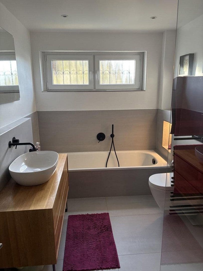 Prenájom bytu 5-izbový 166 m², Neu-Anspach, Hesensko Prenájom bytu 5-izbový 166 m², Neu-Anspach, Hesensko