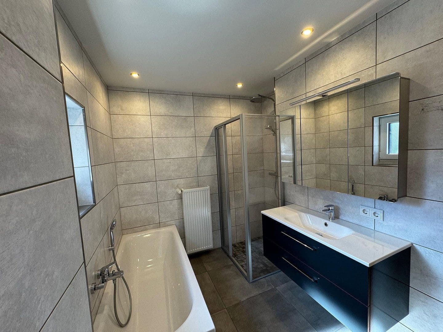 Prenájom domu 120 m², pozemek 306 m², Oberhausen, Severné Porýnie - Westfálsko Prenájom domu 120 m², pozemek 306 m², Oberhausen, Severné Porýnie - Westfálsko