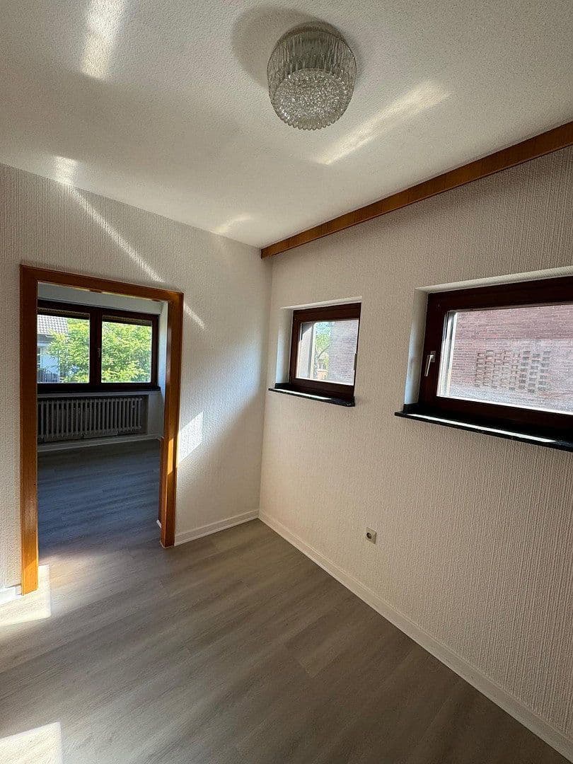 Prenájom domu 120 m², pozemek 306 m², Oberhausen, Severné Porýnie - Westfálsko Prenájom domu 120 m², pozemek 306 m², Oberhausen, Severné Porýnie - Westfálsko