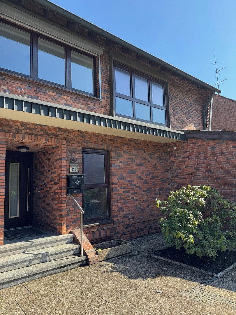 Prenájom domu 120 m², pozemek 306 m², Oberhausen, Severné Porýnie - Westfálsko Prenájom domu 120 m², pozemek 306 m², Oberhausen, Severné Porýnie - Westfálsko