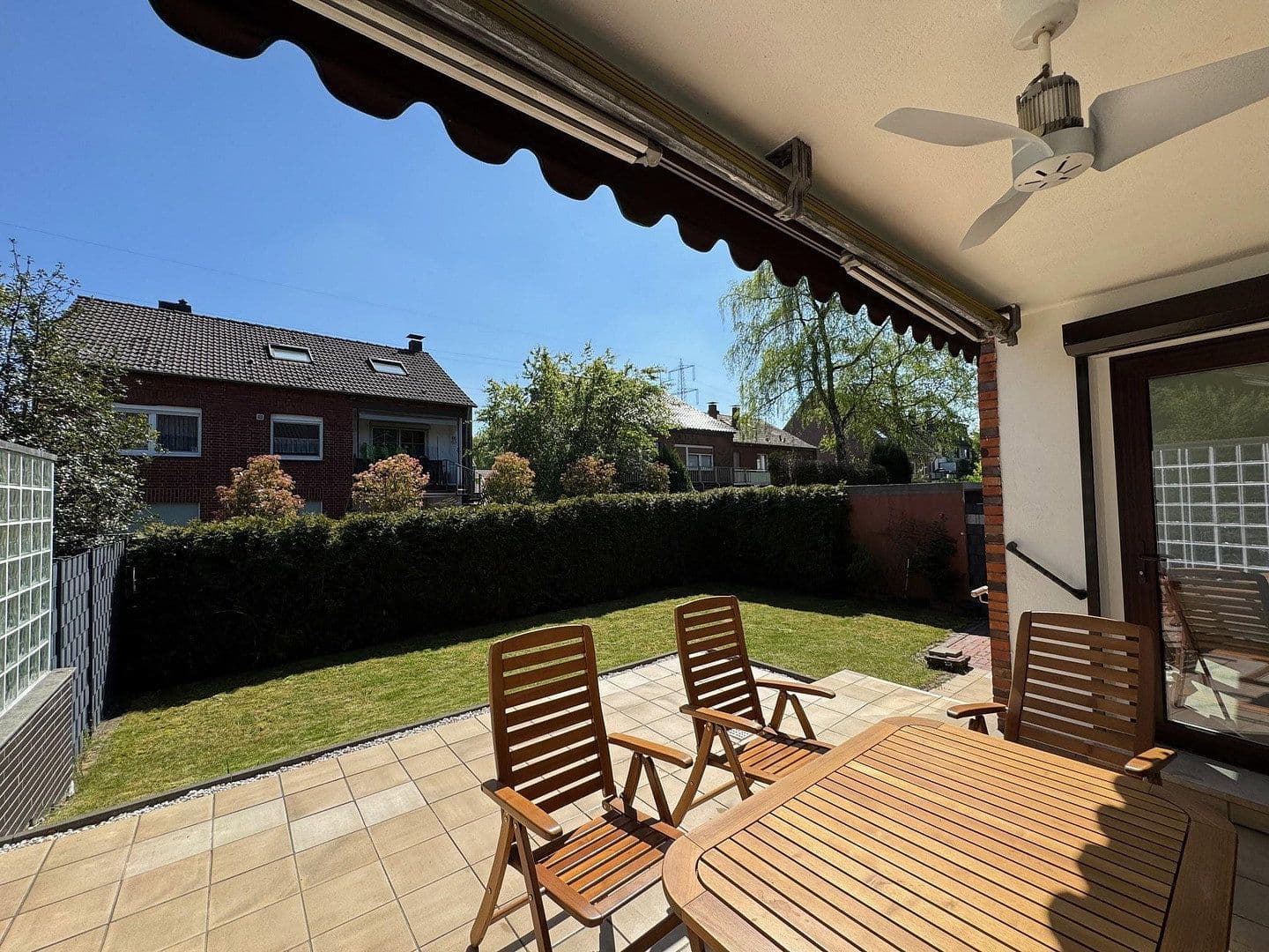 Prenájom domu 120 m², pozemek 306 m², Oberhausen, Severné Porýnie - Westfálsko Prenájom domu 120 m², pozemek 306 m², Oberhausen, Severné Porýnie - Westfálsko