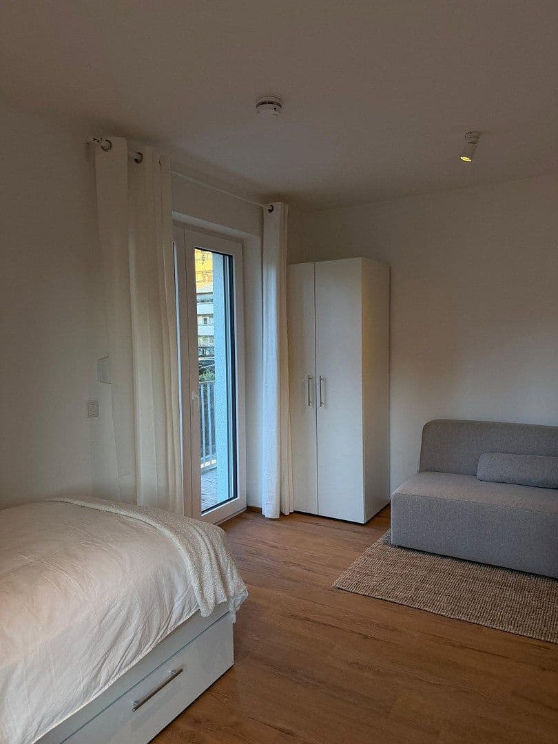 Prenájom bytu 1-izbový 30 m², Berlin, Berlín Prenájom bytu 1-izbový 30 m², Berlin, Berlín