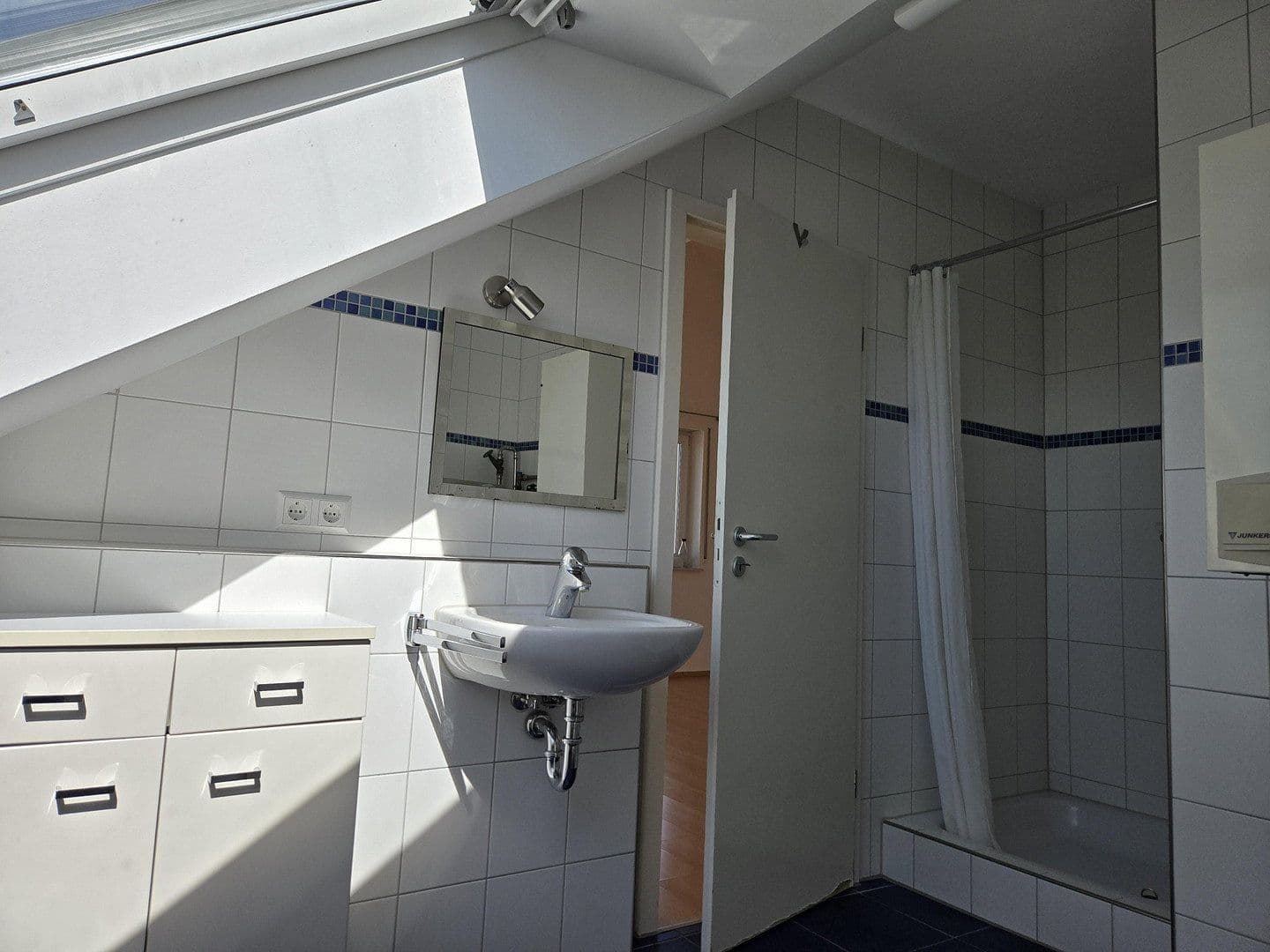 Prenájom domu 180 m², pozemek 388 m², Brühlstr. 39, Stutensee, Bádensko-Wurttembersko Prenájom domu 180 m², pozemek 388 m², Brühlstr. 39, Stutensee, Bádensko-Wurttembersko