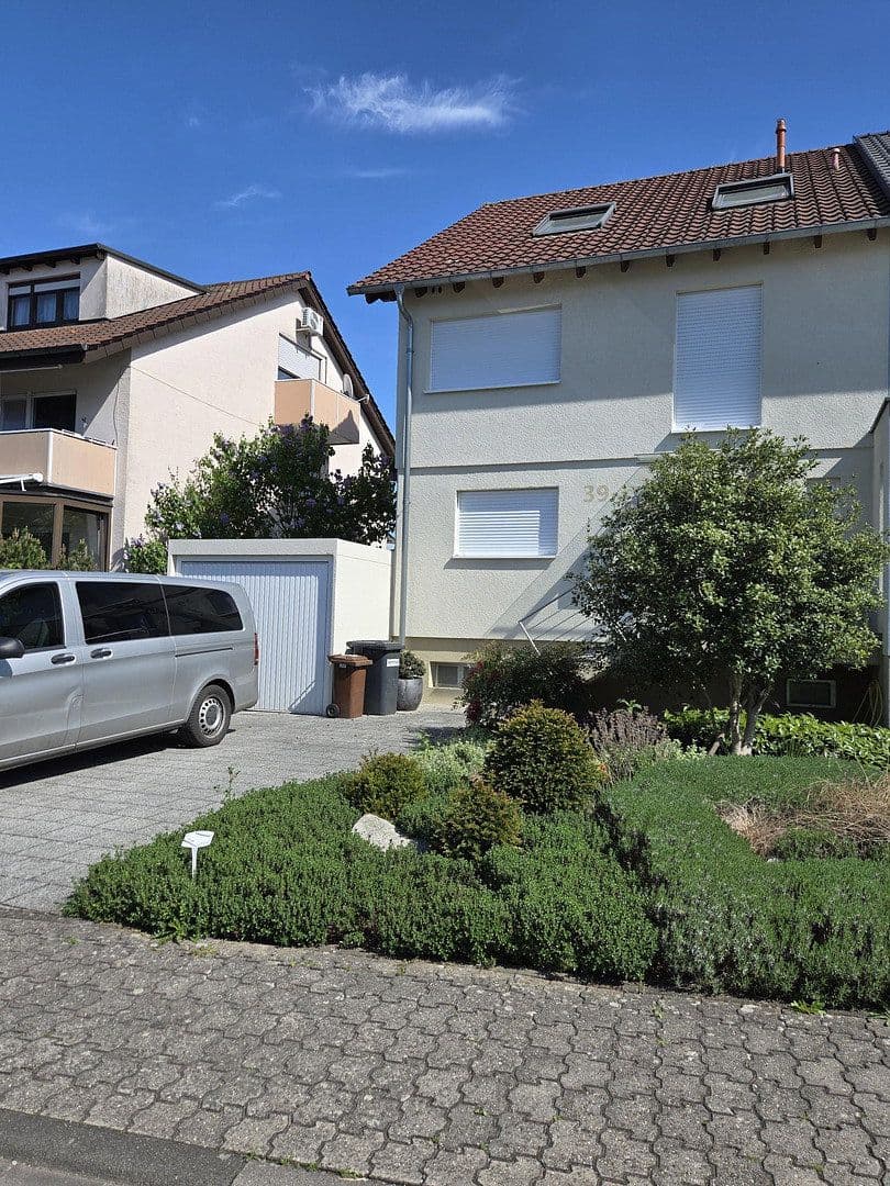 Prenájom domu 180 m², pozemek 388 m², Brühlstr. 39, Stutensee, Bádensko-Wurttembersko Prenájom domu 180 m², pozemek 388 m², Brühlstr. 39, Stutensee, Bádensko-Wurttembersko
