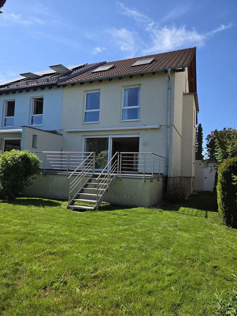 Prenájom domu 180 m², pozemek 388 m², Brühlstr. 39, Stutensee, Bádensko-Wurttembersko Prenájom domu 180 m², pozemek 388 m², Brühlstr. 39, Stutensee, Bádensko-Wurttembersko