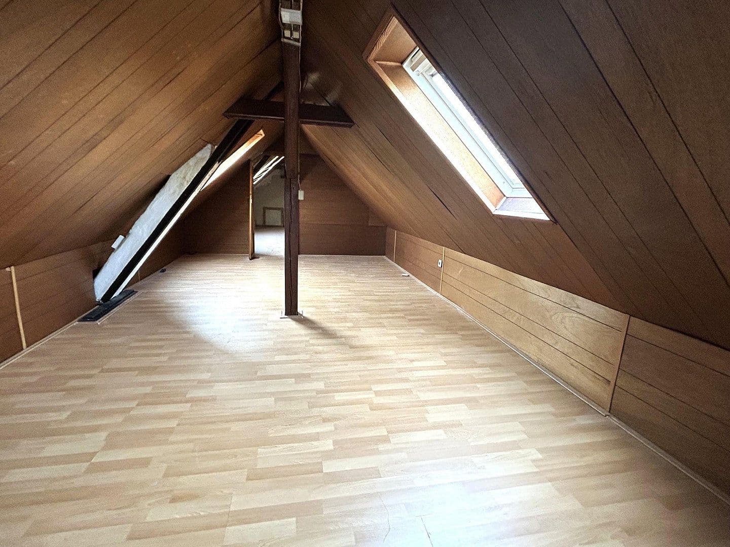 Prenájom bytu 3-izbový 87 m², Grafenstraße 13, Wuppertal, Severné Porýnie - Westfálsko Prenájom bytu 3-izbový 87 m², Grafenstraße 13, Wuppertal, Severné Porýnie - Westfálsko