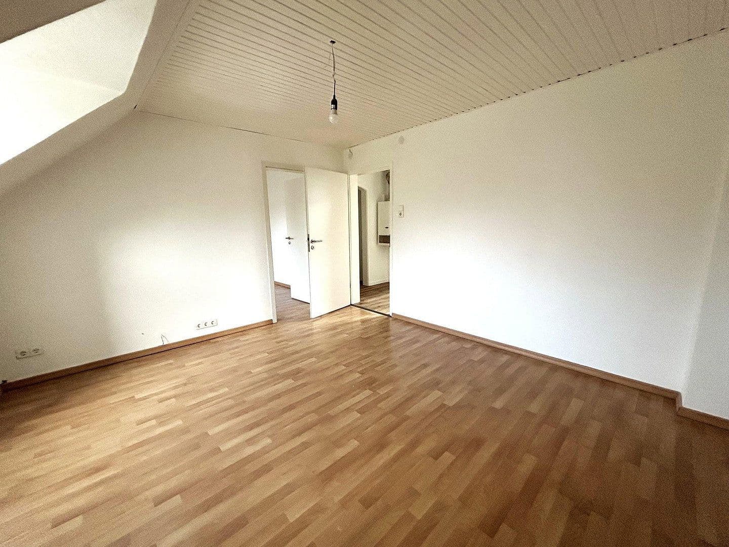 Prenájom bytu 3-izbový 87 m², Grafenstraße 13, Wuppertal, Severné Porýnie - Westfálsko Prenájom bytu 3-izbový 87 m², Grafenstraße 13, Wuppertal, Severné Porýnie - Westfálsko