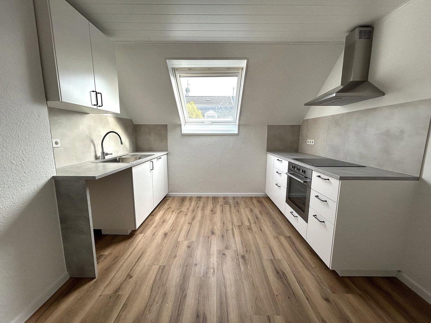 Prenájom bytu 3-izbový 87 m², Grafenstraße 13, Wuppertal, Severné Porýnie - Westfálsko Prenájom bytu 3-izbový 87 m², Grafenstraße 13, Wuppertal, Severné Porýnie - Westfálsko