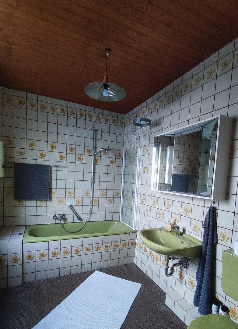 Prenájom domu 148 m², pozemek 410 m², Solingen, Severné Porýnie - Westfálsko Prenájom domu 148 m², pozemek 410 m², Solingen, Severné Porýnie - Westfálsko