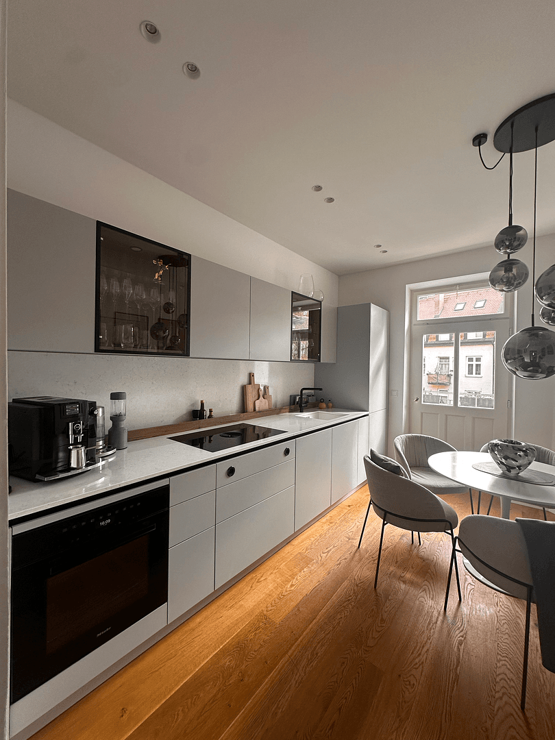 Prenájom bytu 3-izbový 81 m², Schulstr.48, München, Bavorsko Prenájom bytu 3-izbový 81 m², Schulstr.48, München, Bavorsko