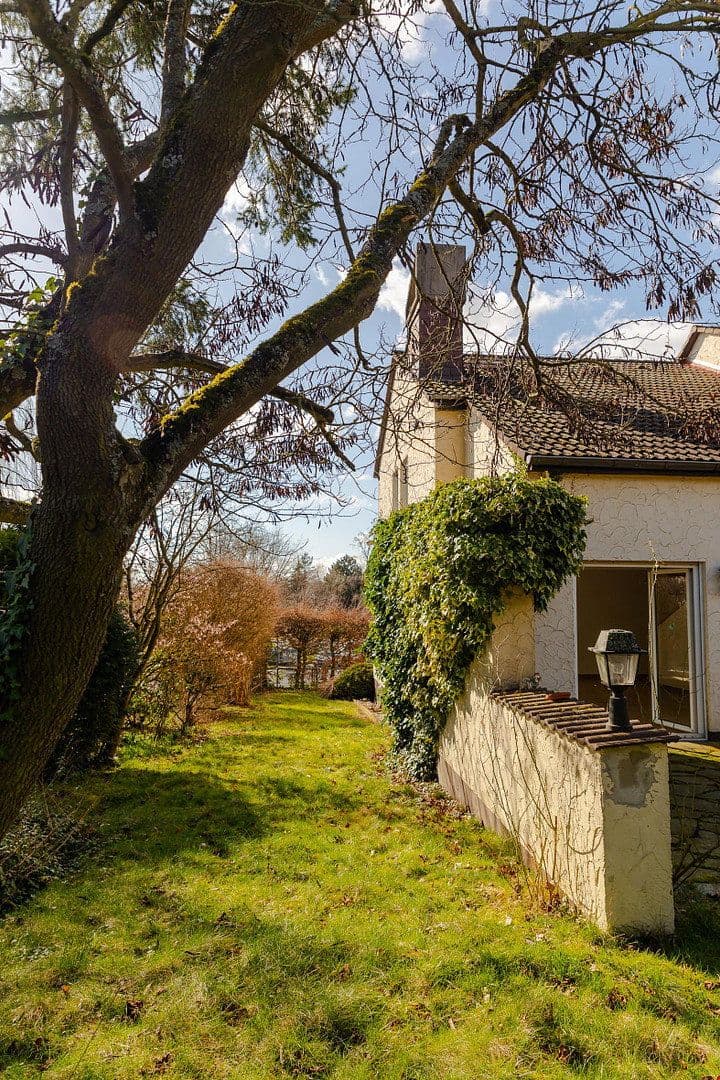 Predaj domu 185 m², pozemek 630 m², Kronberg im Taunus, Hesensko Predaj domu 185 m², pozemek 630 m², Kronberg im Taunus, Hesensko