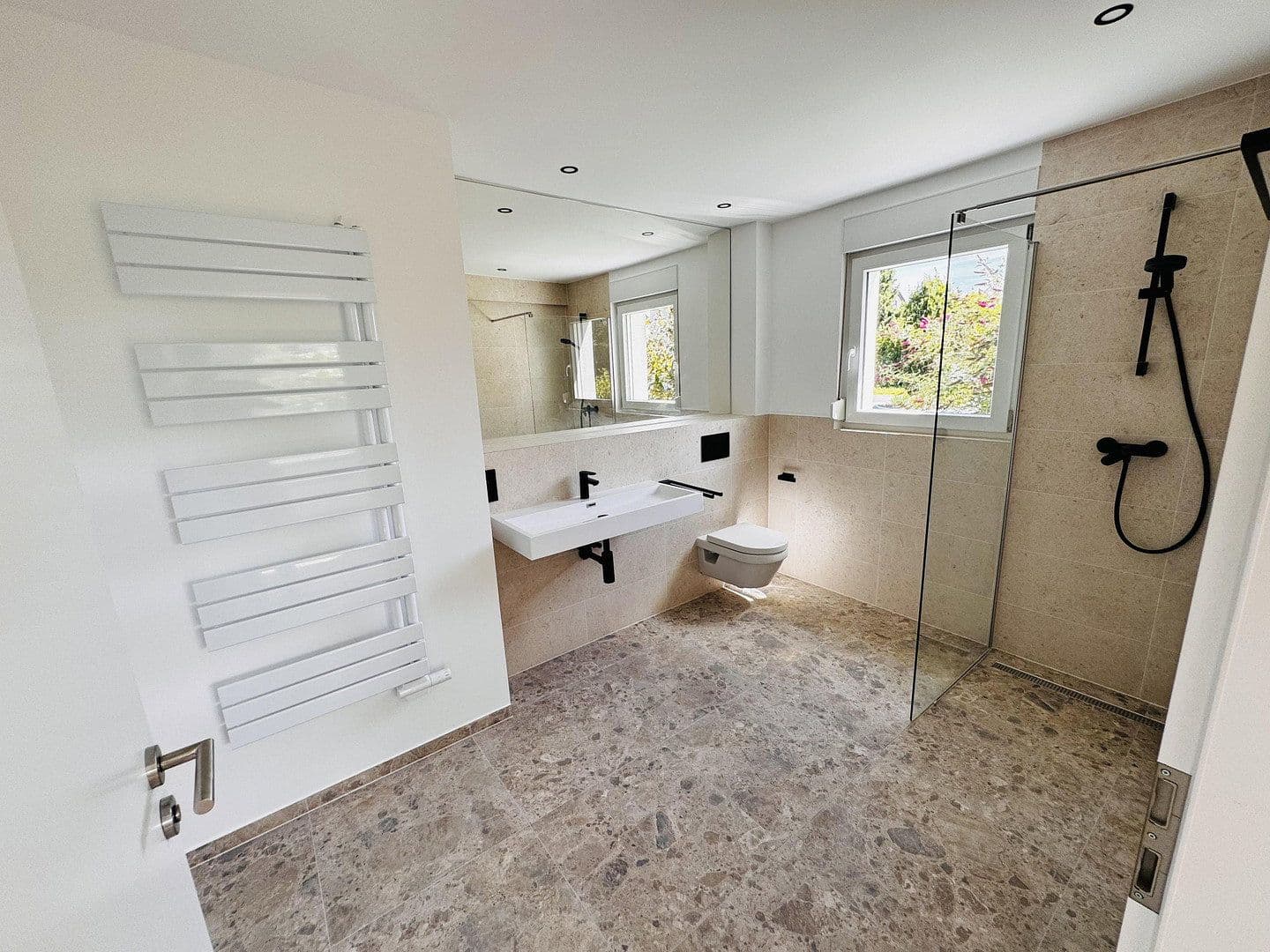 Prenájom bytu 5-izbový 160 m², Bruchköbel, Hesensko Prenájom bytu 5-izbový 160 m², Bruchköbel, Hesensko