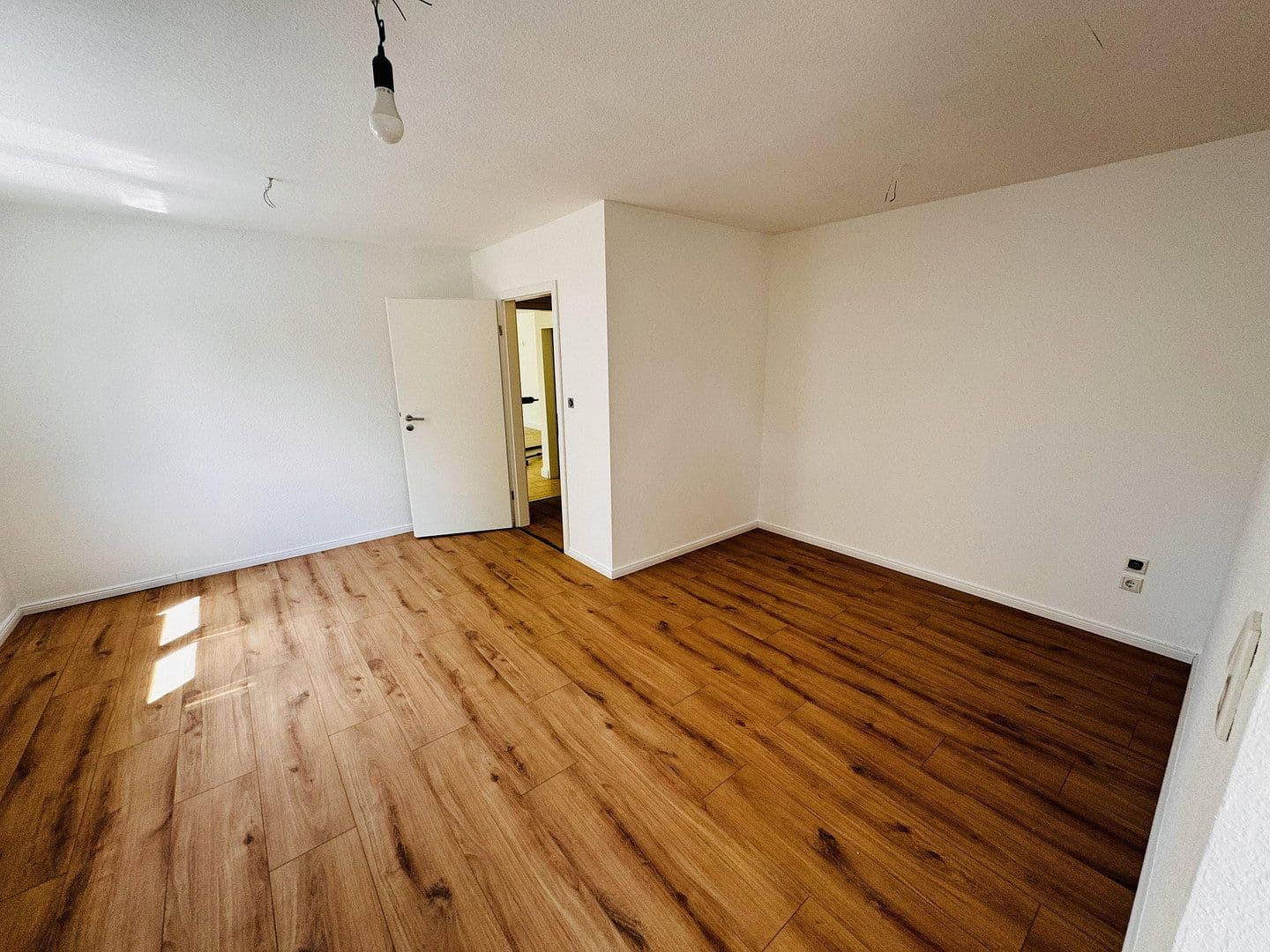 Prenájom bytu 5-izbový 160 m², Bruchköbel, Hesensko Prenájom bytu 5-izbový 160 m², Bruchköbel, Hesensko