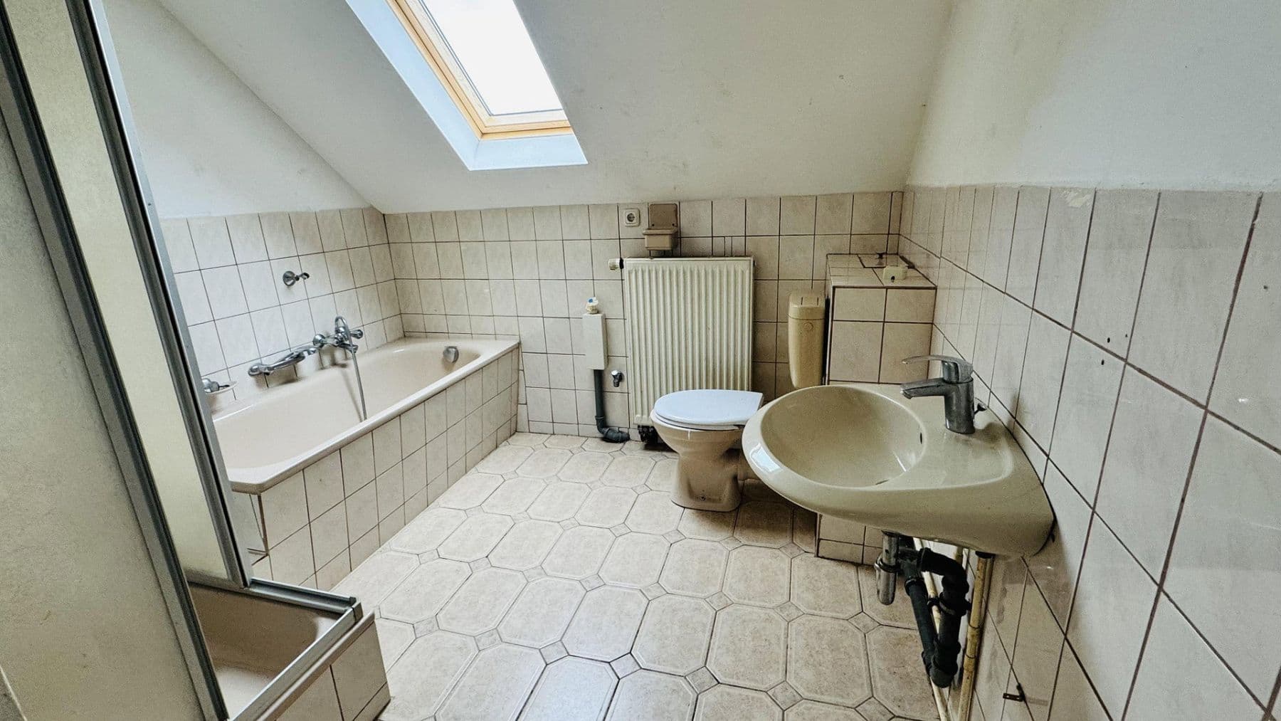 Predaj domu 351 m², pozemek 580 m², Altenburg, Durínsko Predaj domu 351 m², pozemek 580 m², Altenburg, Durínsko