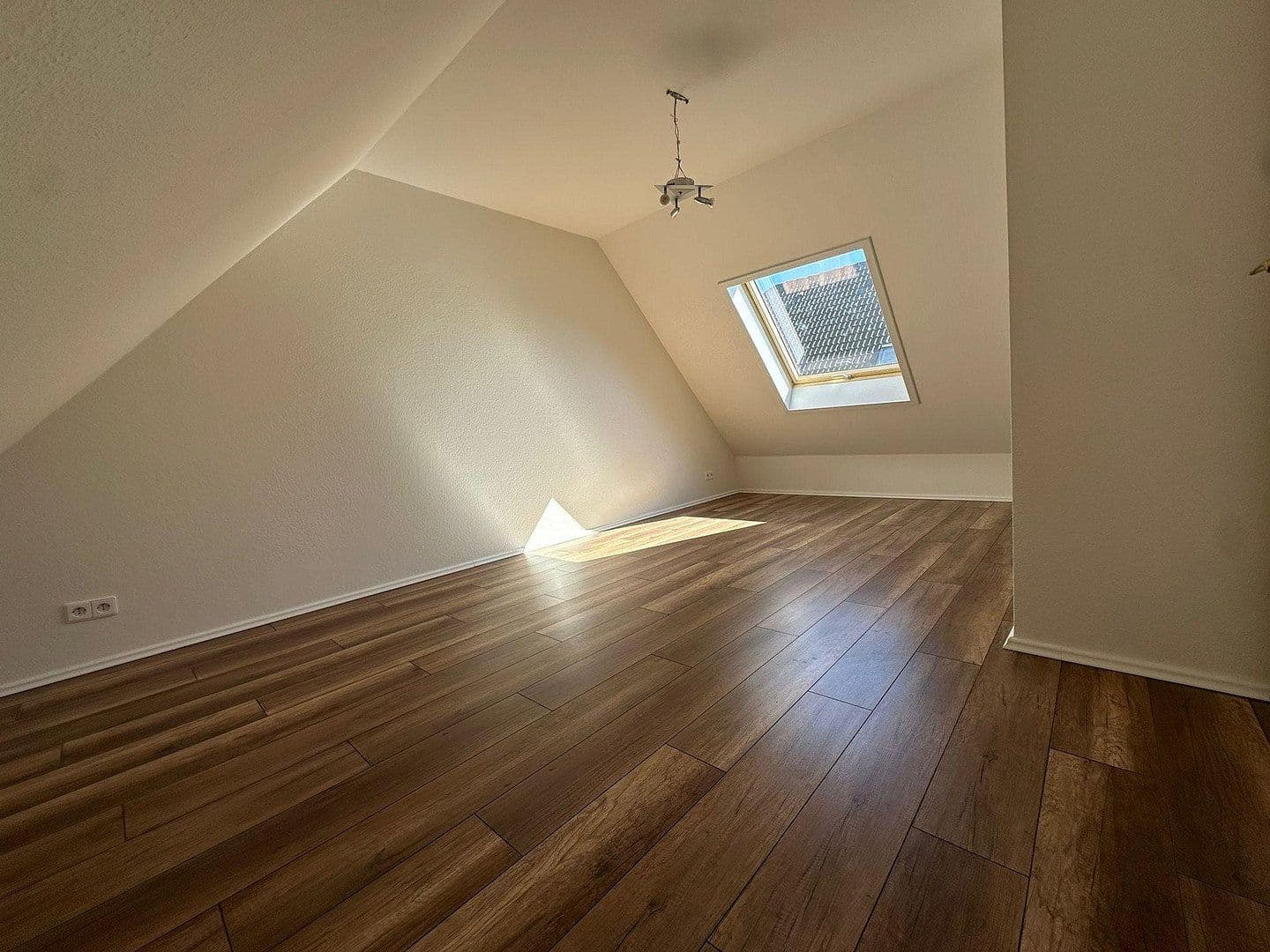 Predaj domu 127 m², pozemek 370 m², Halstenbek, Šlezvicko-Holštajnsko Predaj domu 127 m², pozemek 370 m², Halstenbek, Šlezvicko-Holštajnsko