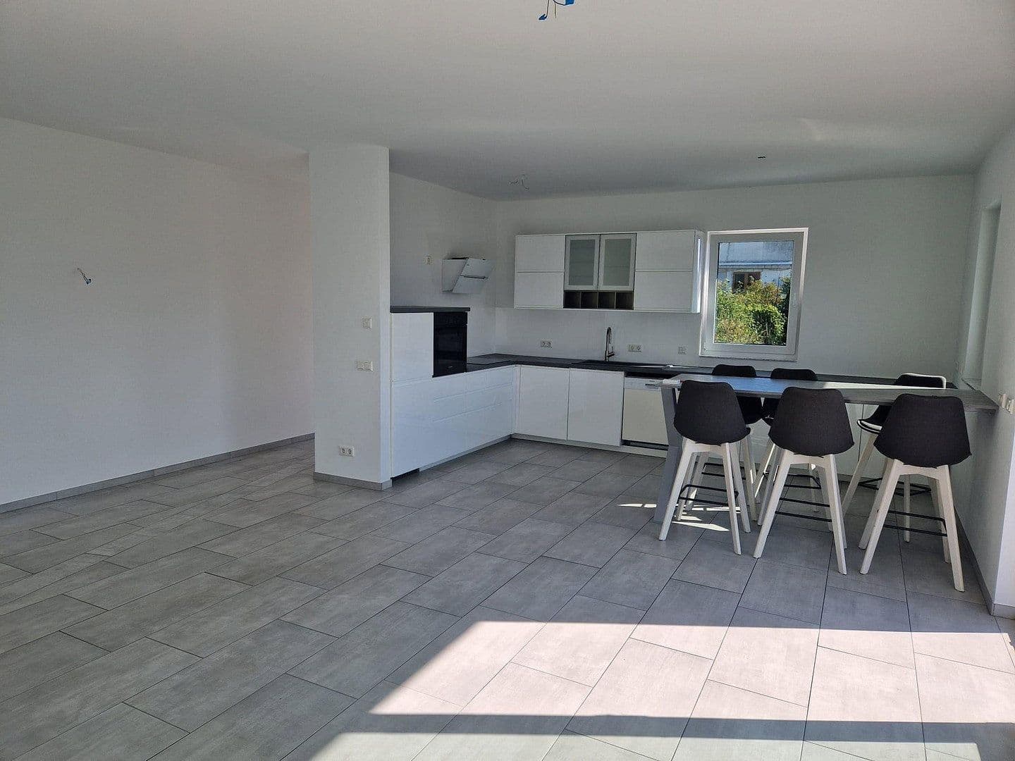 Prenájom bytu 4-izbový 155 m², Grenzach-Wyhlen, Bádensko-Wurttembersko Prenájom bytu 4-izbový 155 m², Grenzach-Wyhlen, Bádensko-Wurttembersko