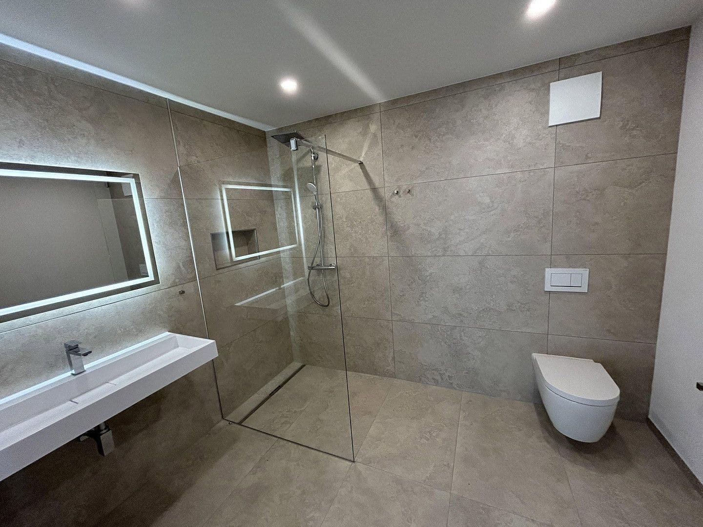 Prenájom bytu 3-izbový 108 m², Scheckertstrasse 2, Zell am Main, Bavorsko Prenájom bytu 3-izbový 108 m², Scheckertstrasse 2, Zell am Main, Bavorsko