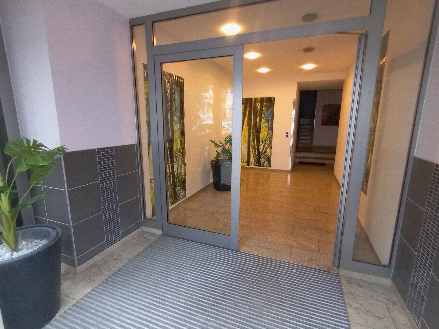 Prenájom bytu 4-izbový 185 m², Harleßstr. 1a, Düsseldorf, Severné Porýnie - Westfálsko Prenájom bytu 4-izbový 185 m², Harleßstr. 1a, Düsseldorf, Severné Porýnie - Westfálsko