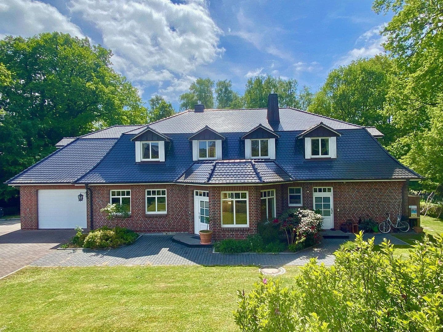 Predaj domu 352 m², pozemek 3.922 m², Quickborn, Šlezvicko-Holštajnsko Predaj domu 352 m², pozemek 3.922 m², Quickborn, Šlezvicko-Holštajnsko