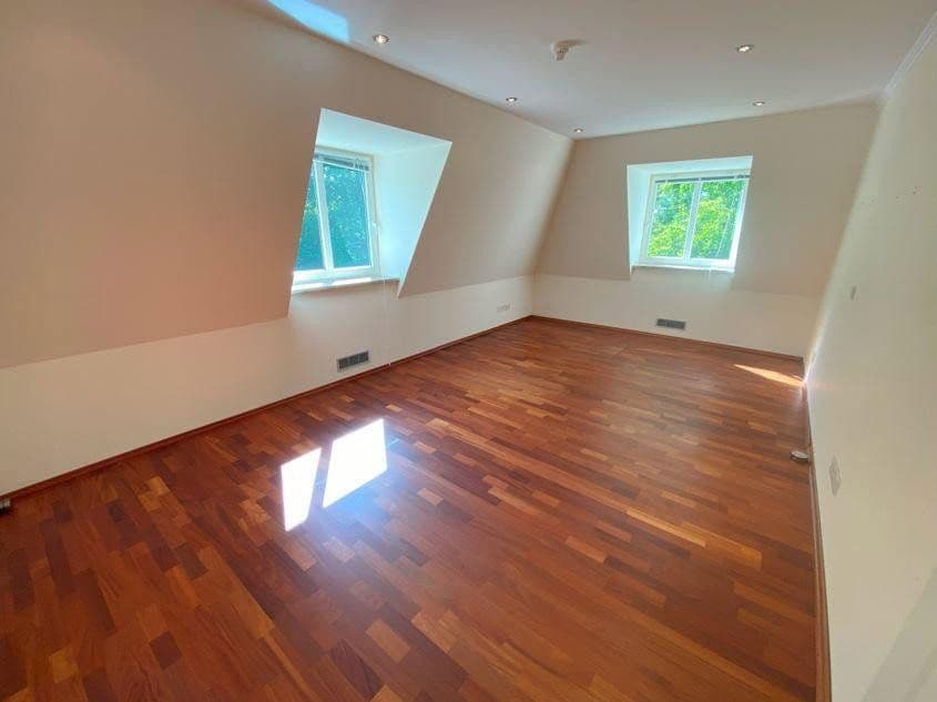 Predaj domu 352 m², pozemek 3.922 m², Quickborn, Šlezvicko-Holštajnsko Predaj domu 352 m², pozemek 3.922 m², Quickborn, Šlezvicko-Holštajnsko