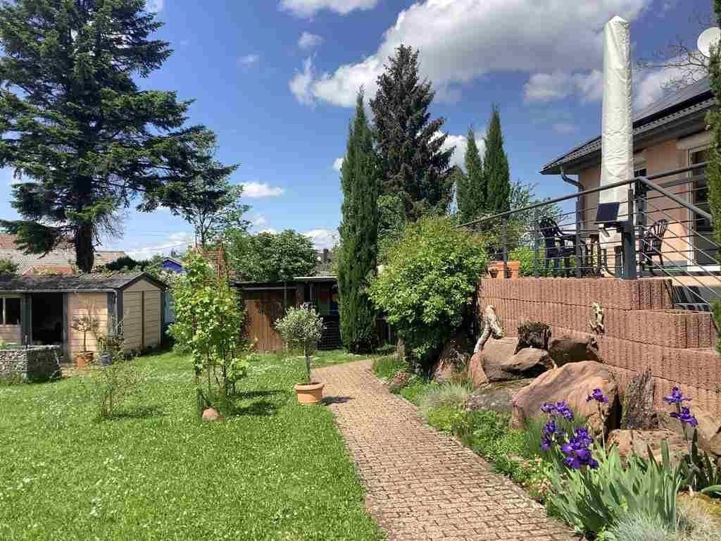 Predaj domu 99 m², pozemek 1.312 m², Forststraße 12a, Pirmasens, Porýnie-Falcko Predaj domu 99 m², pozemek 1.312 m², Forststraße 12a, Pirmasens, Porýnie-Falcko