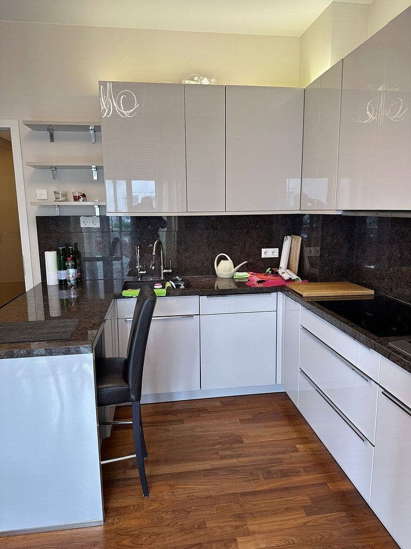 Prenájom bytu 4-izbový 135 m², Berlin, Berlín Prenájom bytu 4-izbový 135 m², Berlin, Berlín