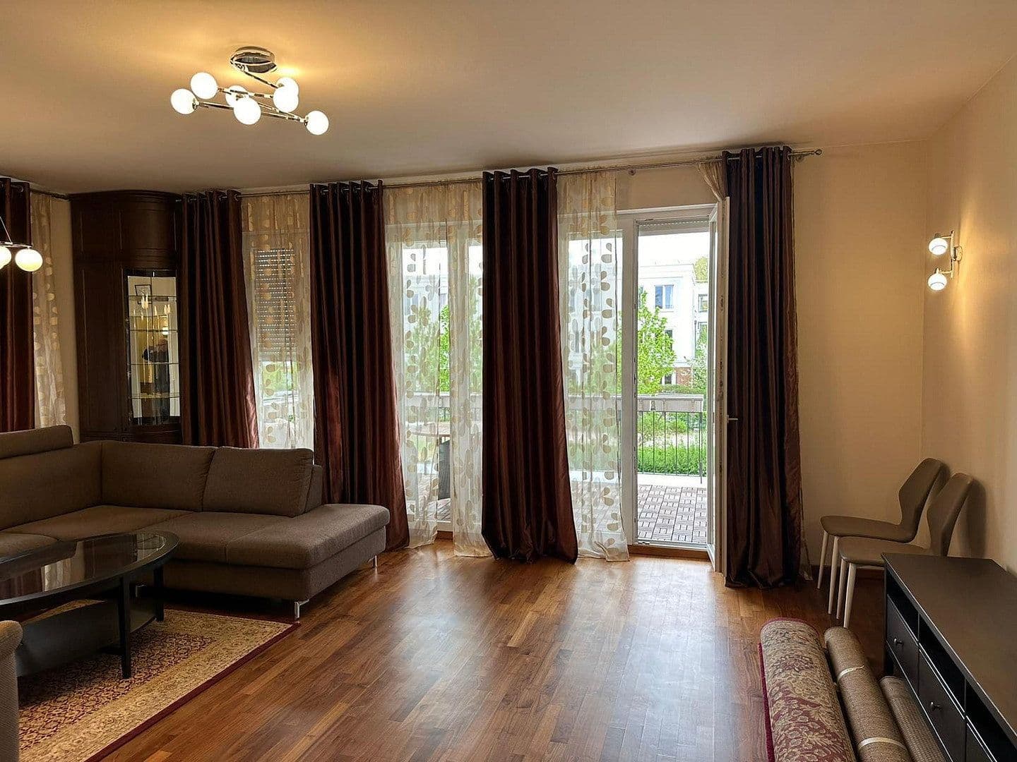 Prenájom bytu 4-izbový 135 m², Berlin, Berlín Prenájom bytu 4-izbový 135 m², Berlin, Berlín