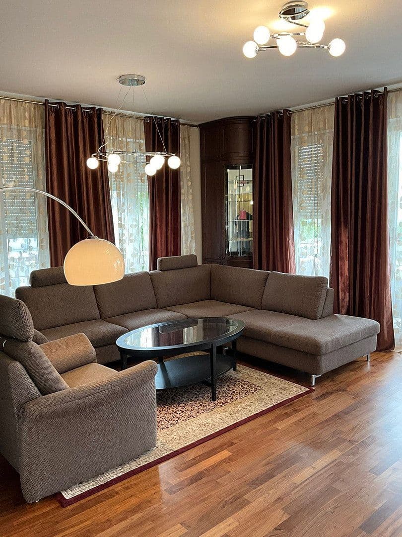 Prenájom bytu 4-izbový 135 m², Berlin, Berlín Prenájom bytu 4-izbový 135 m², Berlin, Berlín