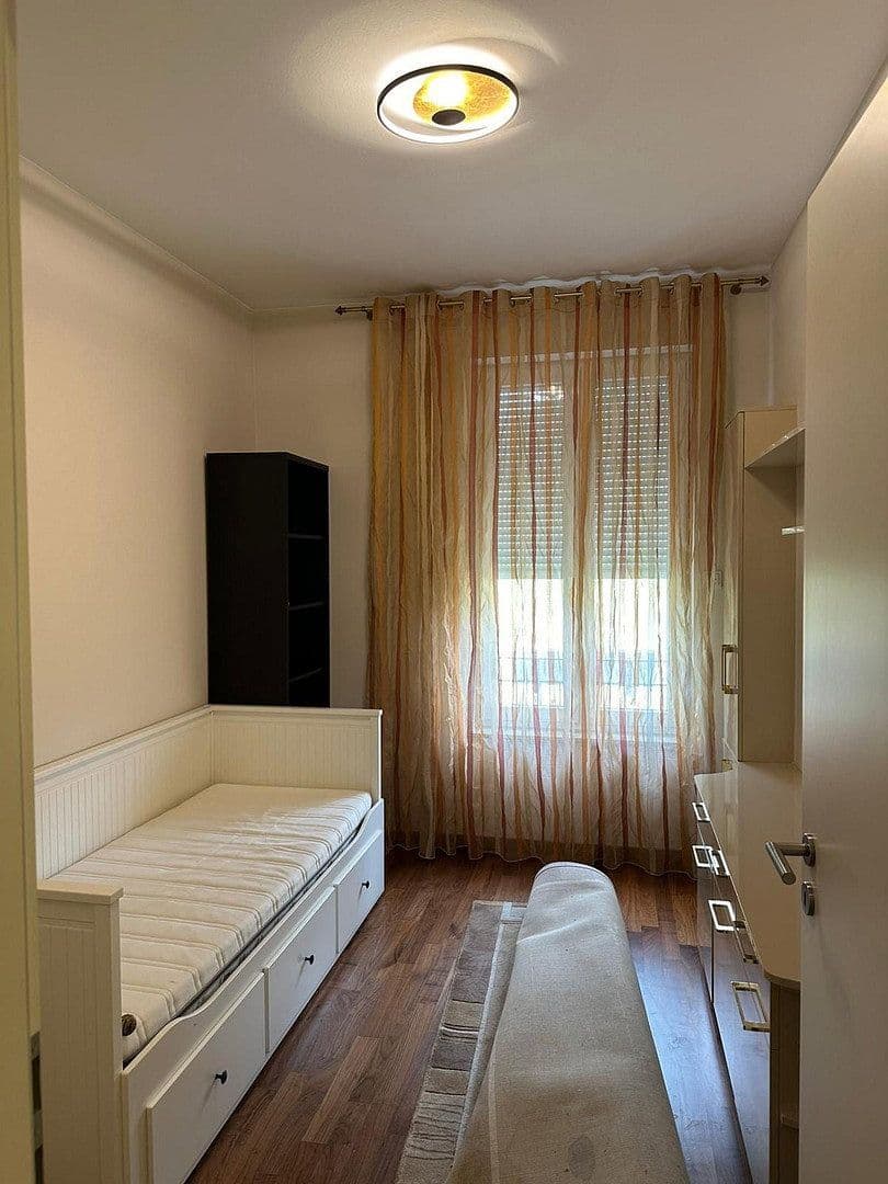 Prenájom bytu 4-izbový 135 m², Berlin, Berlín Prenájom bytu 4-izbový 135 m², Berlin, Berlín