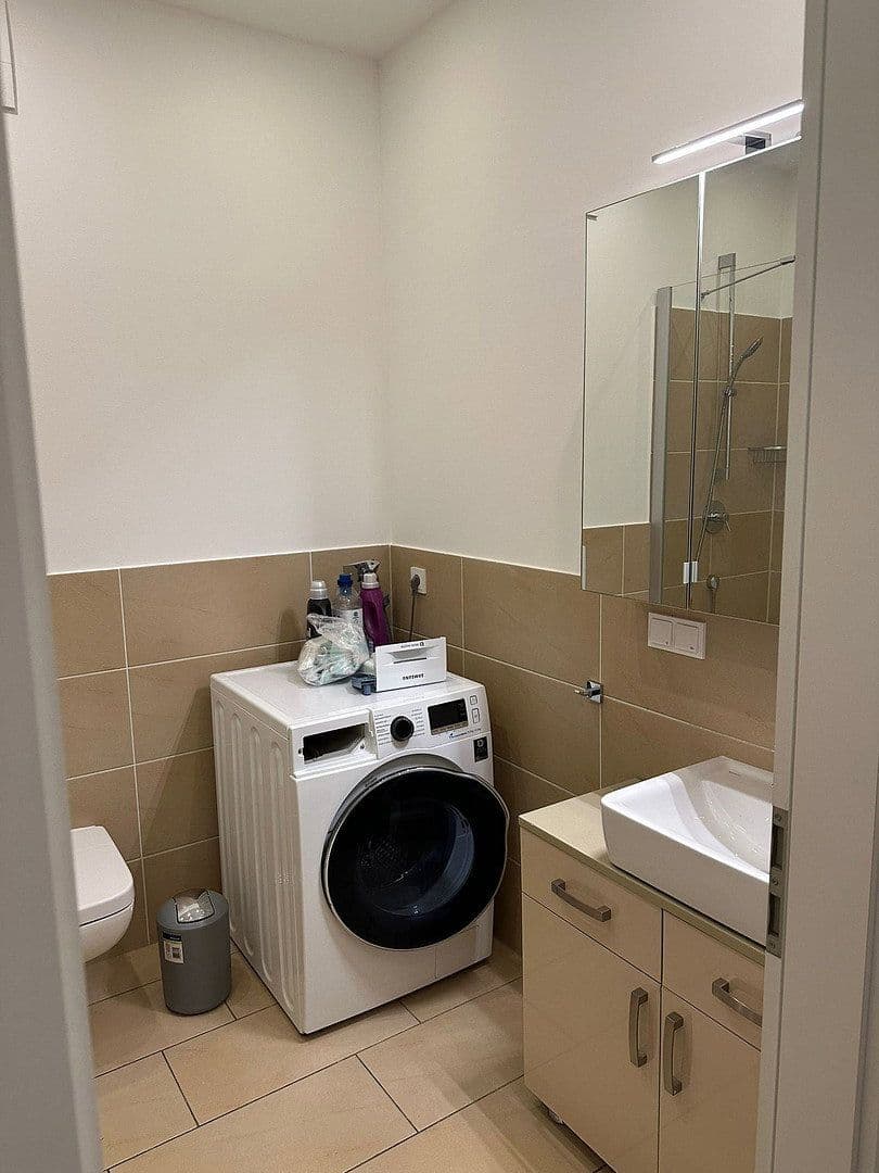 Prenájom bytu 4-izbový 135 m², Berlin, Berlín Prenájom bytu 4-izbový 135 m², Berlin, Berlín