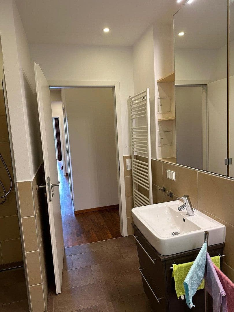 Prenájom bytu 4-izbový 135 m², Berlin, Berlín Prenájom bytu 4-izbový 135 m², Berlin, Berlín